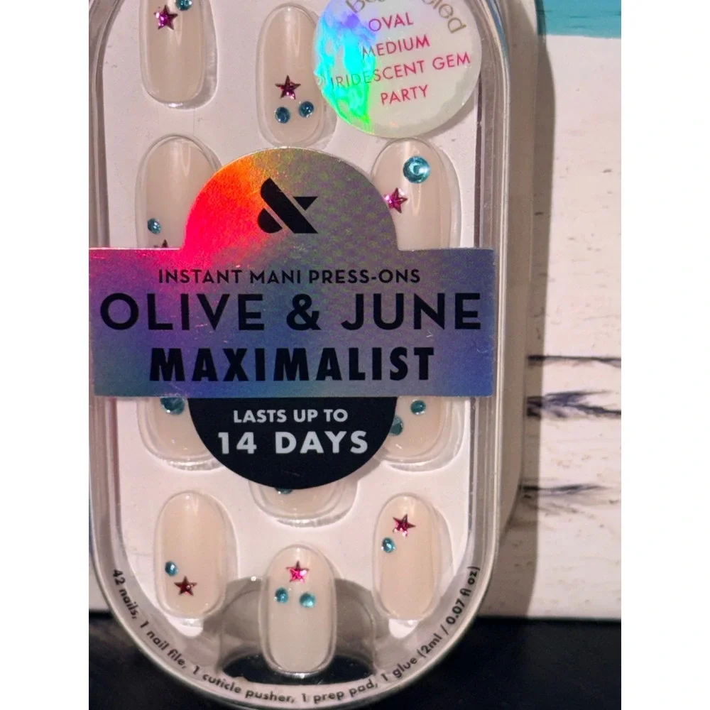 Olive & June Maximalist Bejeweled Press-On Nails Medium Oval Iridescent Gem 42ct